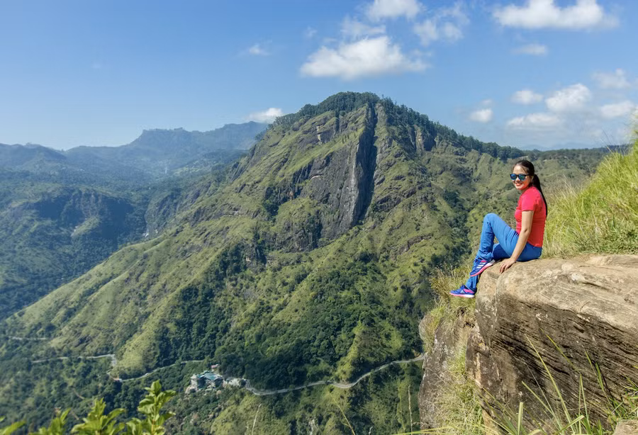  Little Adam's Peak nằm ở thị trấn cao nguyên Ella