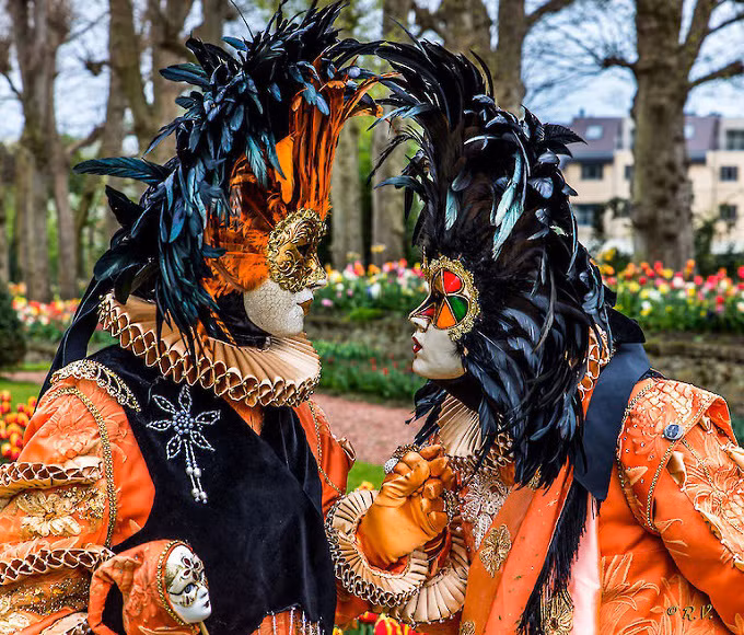 Tới với lễ hội Floralia Brussels, du khách cũng có thể tham gia vào nhiều hoạt động khác. Trong khuôn viên có các cửa hàng cà phê với chỗ ngồi ngoài trời và khu vực vui chơi của trẻ em, thích hợp để bạn thư giãn ngắm hoa cùng gia đình. Ảnh: Kasteelgrootbijgaarden.