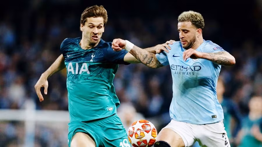  Man City và Tottenham sẽ phải quyết đấu trên sân Etihad. Ảnh: DM