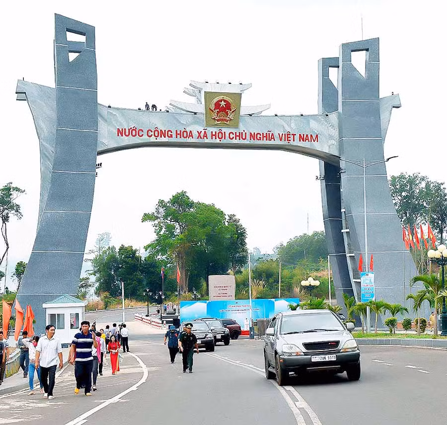  Quốc môn (Cửa khẩu Quốc tế Lệ Thanh). Ảnh: Đ.T