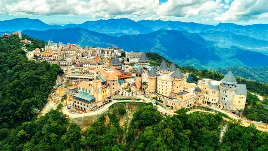  Toàn cảnh Bà Nà Hills nhìn từ trên cao