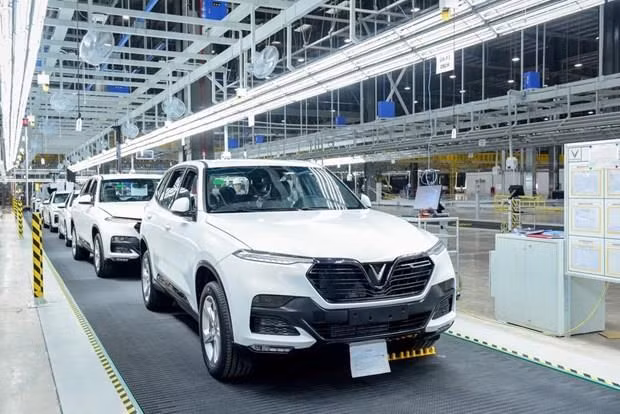  Những chiếc xe VinFast được sản xuất hoàn thiện tại Việt Nam đã bắt đầu được chuyển đi khắp thế giới để kiểm thử chất lượng và độ an toàn. (Ảnh: CTV)