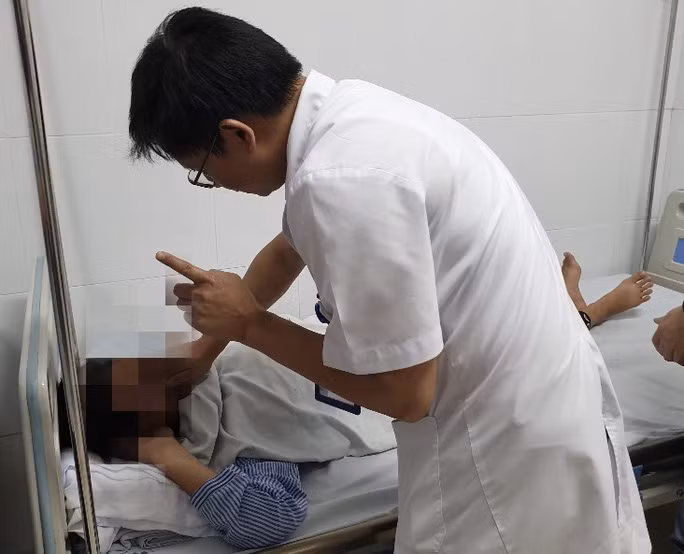 Nữ bệnh nhân 13 tuổi bị mù mắt sau tiêm filler nâng mũi Nữ bệnh nhân 13 tuổi bị mù mắt sau tiêm filler nâng mũi