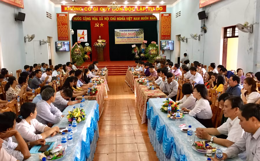 Huyện Đak Đoa tổ chức gặp mặt doanh nghiệp nhân Ngày Doanh nhân Việt Nam. Ảnh: Hà Duy