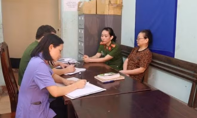 Cơ quan Công an lấy lời khai của bị can Đỗ Thị Hải Yến - Ảnh: CAND