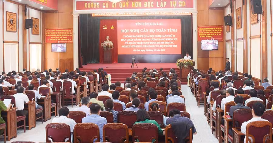 Quang cảnh hội nghị cán bộ toàn tỉnh thông báo kết quả kỳ họp lần thứ 11 Ban Chấp hành Trung ương Đảng khóa XII. Ảnh: M.N