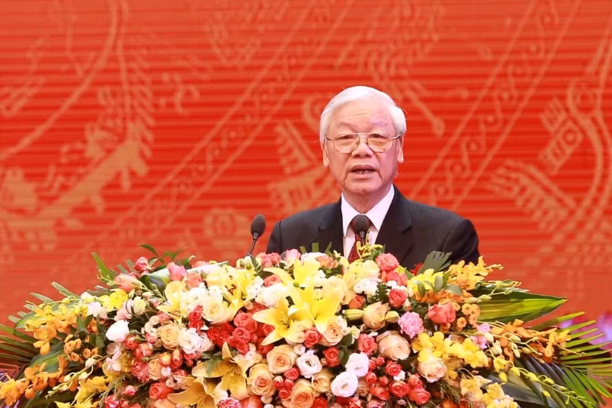 Tổng Bí thư Nguyễn Phú Trọng đọc diễn văn Kỷ niệm 100 năm Cách mạng Tháng Mười Nga. Tổng Bí thư Nguyễn Phú Trọng đọc diễn văn Kỷ niệm 100 năm Cách mạng Tháng Mười Nga.