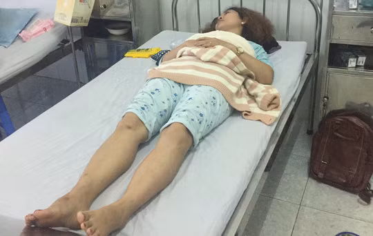 Chị H. tố bị chồng đánh nhập viện. Chị H. tố bị chồng đánh nhập viện.