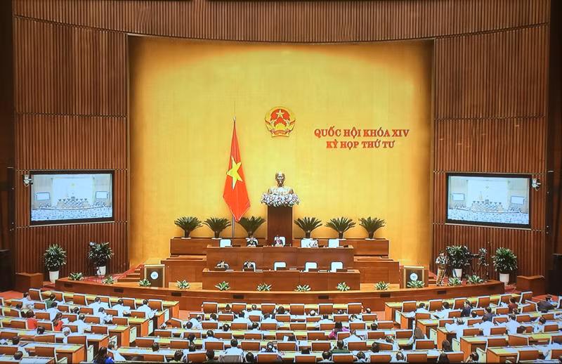 Quốc hội thông qua Nghị quyết về phân bổ ngân sách Trung ương năm 2018. Quốc hội thông qua Nghị quyết về phân bổ ngân sách Trung ương năm 2018.