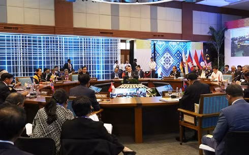 Thủ tướng Nguyễn Xuân Phúc cùng các nhà lãnh đạo ASEAN tại hội nghị. Thủ tướng Nguyễn Xuân Phúc cùng các nhà lãnh đạo ASEAN tại hội nghị.