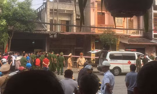 Lực lượng chức năng phong tỏa hiện trường vụ nổ khiến một phụ nữ tử vong.