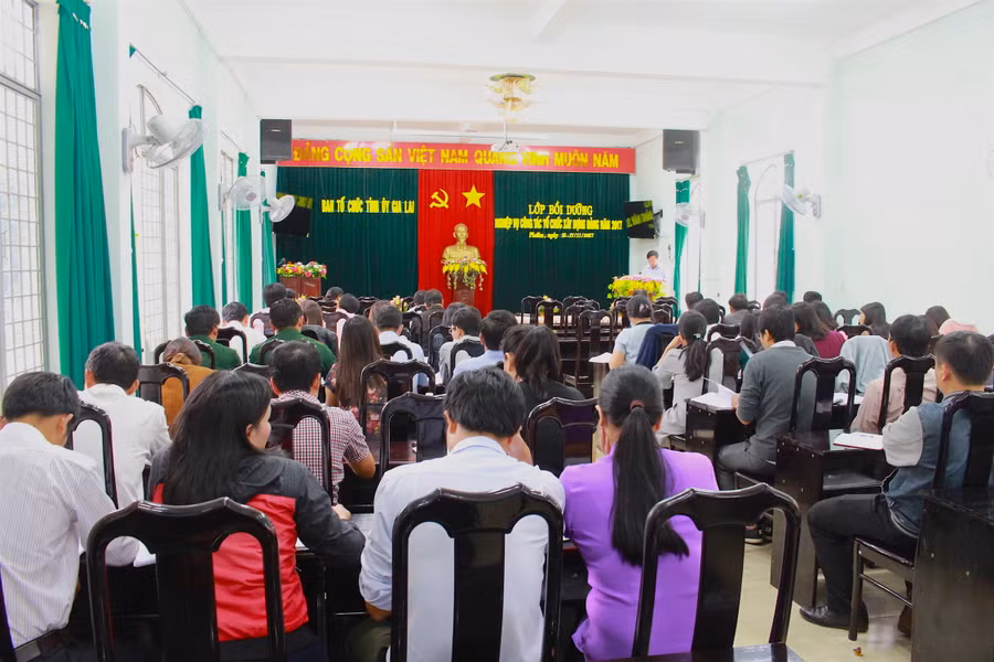 Quang cảnh một buổi bồi dưỡng nghiệp vụ. Ảnh: Hồng Thi Quang cảnh một buổi bồi dưỡng nghiệp vụ. Ảnh: Hồng Thi