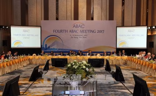 Quang cảnh khai mạc Phiên toàn thể.
