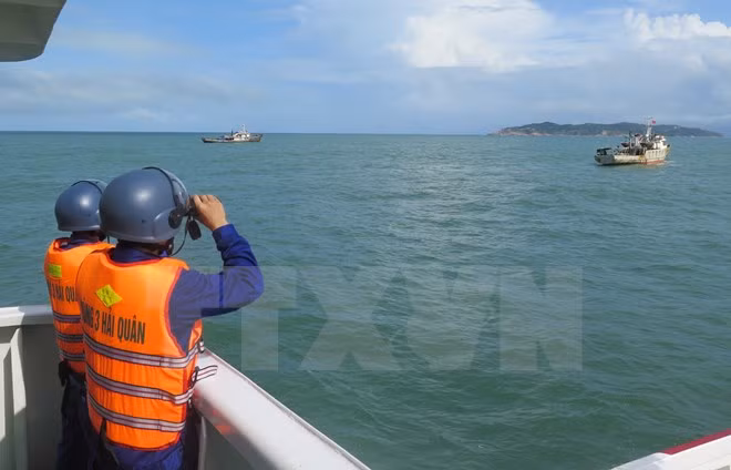 Lực lượng Vùng 3 Hải quân đang tìm kiếm thuyền viên mất tích ở vùng biển Quy Nhơn.