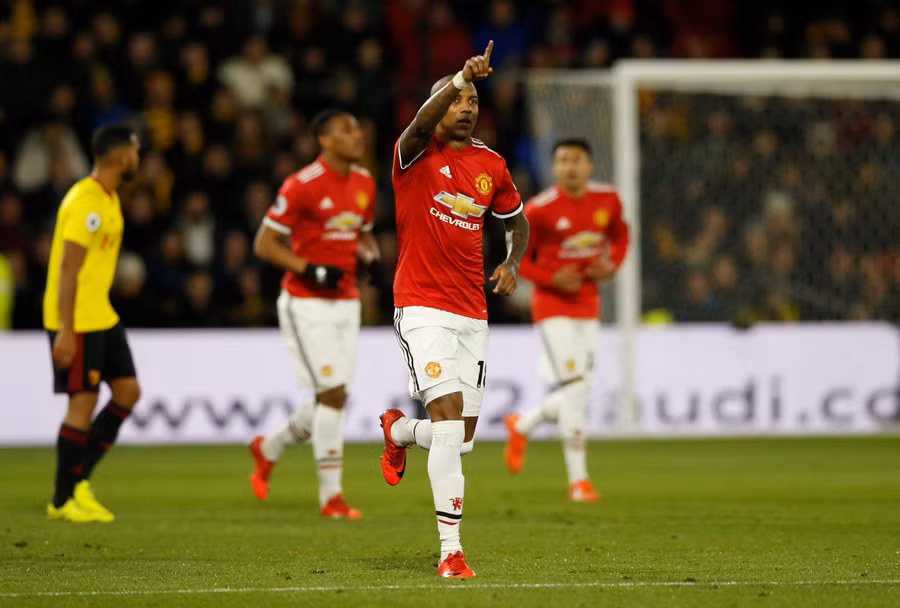  Niềm vui của Young sau khi nâng tỉ số lên 2-0 cho M.U. Ảnh: REUTERS