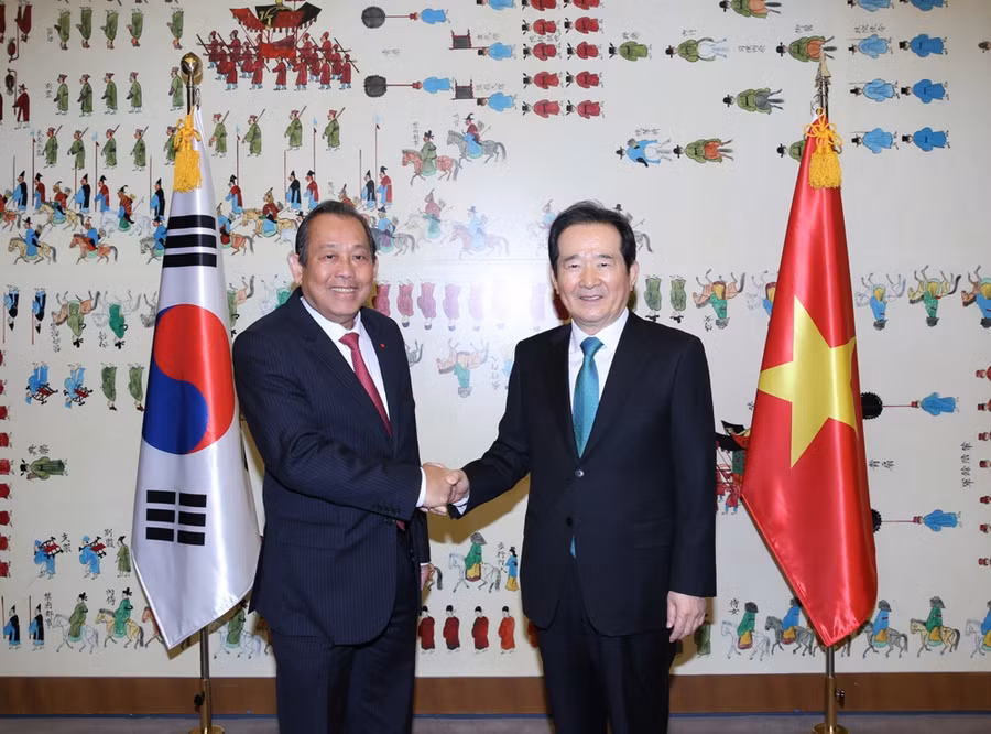 Phó Thủ tướng Trương Hòa Bình hội kiến Chủ tịch Quốc hội Hàn Quốc Chung Sye-kyun.