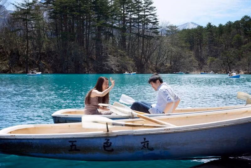"Anh sẽ về Việt Nam để gặp em, nếu em không tới, anh sẽ ngồi mãi ở sân bay" là cách mà Sadahiro chứng minh cho Linh thấy tình yêu của mình là thật. "Anh sẽ về Việt Nam để gặp em, nếu em không tới, anh sẽ ngồi mãi ở sân bay" là cách mà Sadahiro chứng minh cho Linh thấy tình yêu của mình là thật.