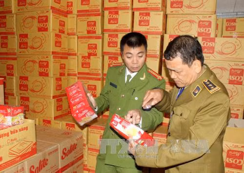Đoàn công tác liên ngành tập trung kiểm tra các mặt hàng thiết yếu tiêu thụ dịp cuối năm.