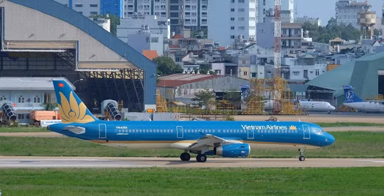 Phi hành đoàn của Vietnam Airlines nhiều lần xử lý tình huống hạ cánh khẩn cấp để đảm bảo sức khoẻ cho hành khách - Ảnh minh hoạ