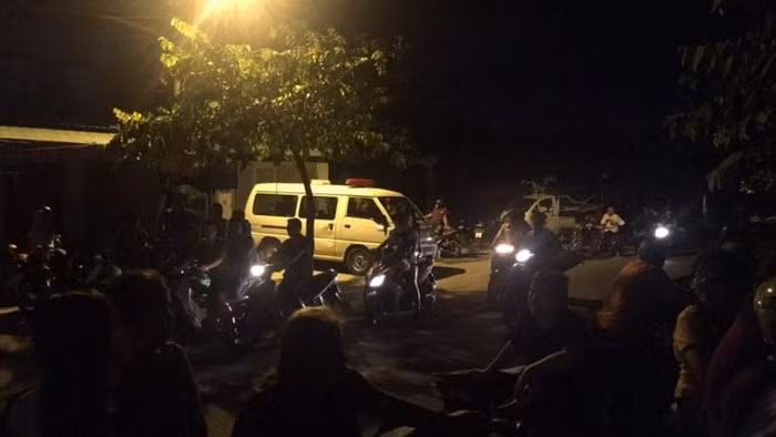 Công an phong tỏa hiện trường điều tra vụ thảm sát trong đêm 11-3.