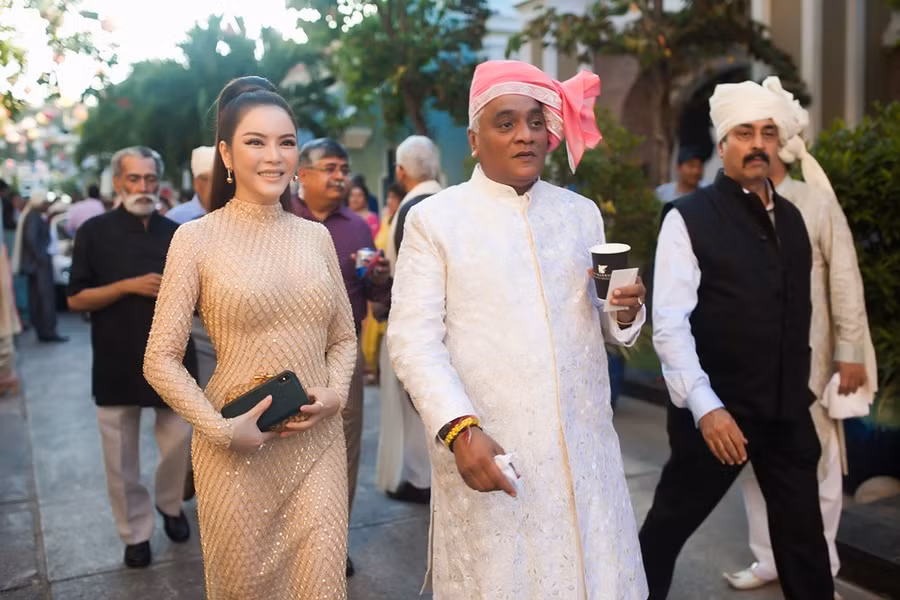 Ngày 9/3, Lý Nhã Kỳ đã tham dự đám cưới xa hoa của cô dâu Kaabia Grewal và chú rể Rushang Shah. Lễ cưới được tổ chức một loạt bữa tiệc kéo dài từ ngày 7 -10/3 tại khu nghỉ dưỡng 5 sao ở Phú Quốc.