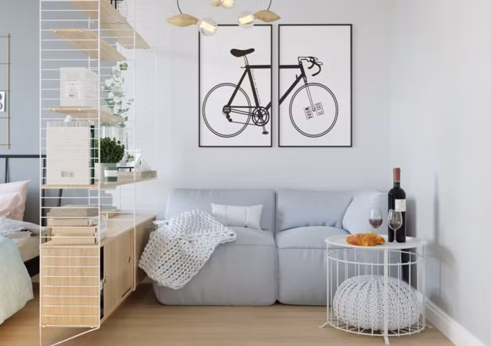 Sơn tường màu xám nhạt và sự kết hợp đơn giản của nội thất mang đến cho chủ nhân một nơi tiếp khách nhẹ nhàng, quyến rũ mang hương vị Pháp.