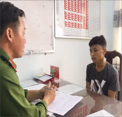 Đối tượng Nguyễn Duy Hiền tại cơ quan điều tra Đối tượng Nguyễn Duy Hiền tại cơ quan điều tra