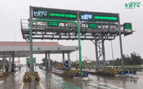 Trạm thu phí có làn thu phí tự động.