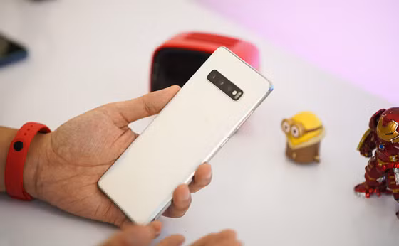 Galaxy S10 với những tính năng tiện ích hấp dẫn chắc chắn sẽ là lựa chọn hàng đầu tầm giá 16 triệu đồng