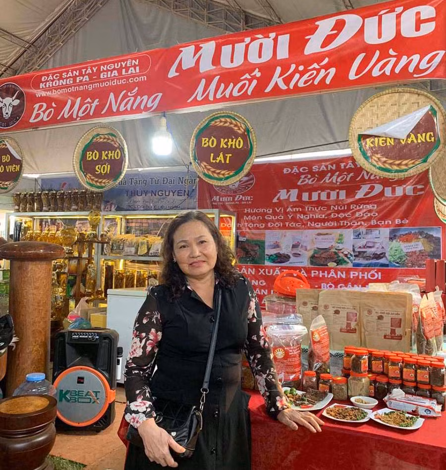  Sản phẩm bò một nắng Mười Đức thường xuyên tham gia các hội chợ, triển lãm trong cả nước. Ảnh: P.V