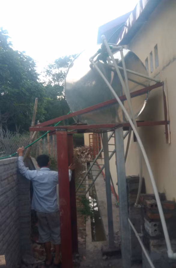 Đến nay ở tám tỉnh, thành phía Bắc đã có đại lý sản phẩm của HTX dịch vụ nông nghiệp Huỳnh Phát với các loại bếp nóng lạnh, nồi hơi... - Ảnh: H.N.V.
