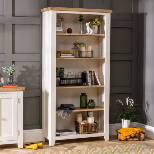 Tủ sách sơn trắng phù hợp với những ngôi nhà mang phong cách Scandinavian. Tủ sách sơn trắng phù hợp với những ngôi nhà mang phong cách Scandinavian.