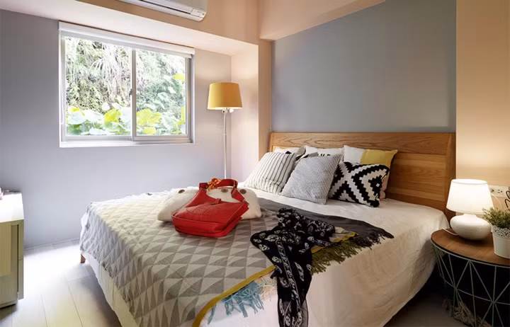 Chiếc giường đôi với lớp đệm dày hỗ trợ tối đa sự thư giãn khi chủ nhân muốn nghỉ ngơi.