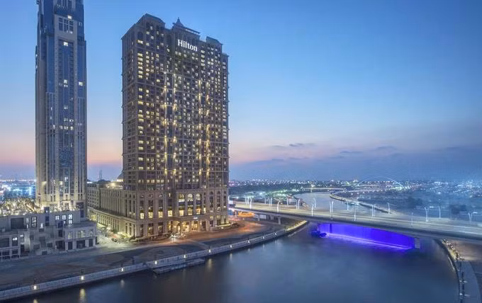 Chiều 21/1, đội tuyển Việt Nam di chuyển từ khách sạn Crown Plaza Dubai sang khách sạn Hilton Dubai Al Habtoor City. Chiều 21/1, đội tuyển Việt Nam di chuyển từ khách sạn Crown Plaza Dubai sang khách sạn Hilton Dubai Al Habtoor City.