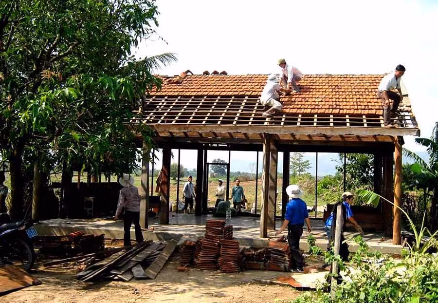  Chung tay xóa nhà tạm, nhà dột nát cho người nghèo ở Krông Pa. Ảnh: H.L