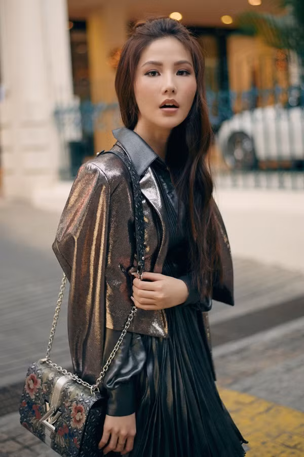 Trang phục: Chung Thanh Phong - Stylist: Cindy Nguyễn - Nhiếp ảnh: Kỳ Anh Trần.