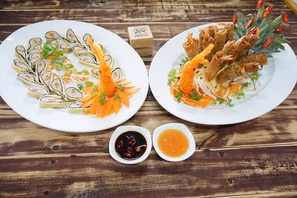 Món nem công chả phượng chế biến từ thịt heo, tôm nõn. Ảnh: Nhân vật cung cấp Món nem công chả phượng chế biến từ thịt heo, tôm nõn. Ảnh: Nhân vật cung cấp