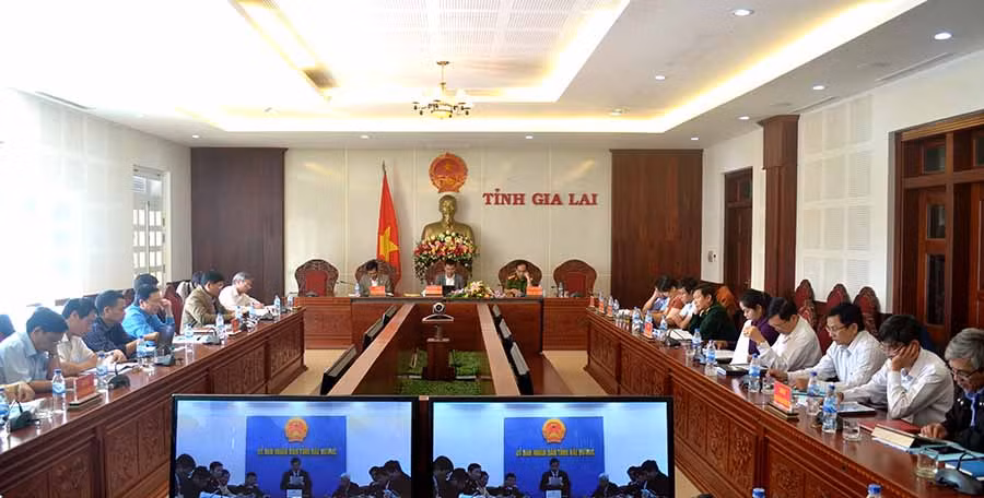 Cuộc họp trực tuyến Tổng kết công tác An toàn giao thông năm 2018 tại điểm cầu Gia Lai. Ảnh: Lê Hòa