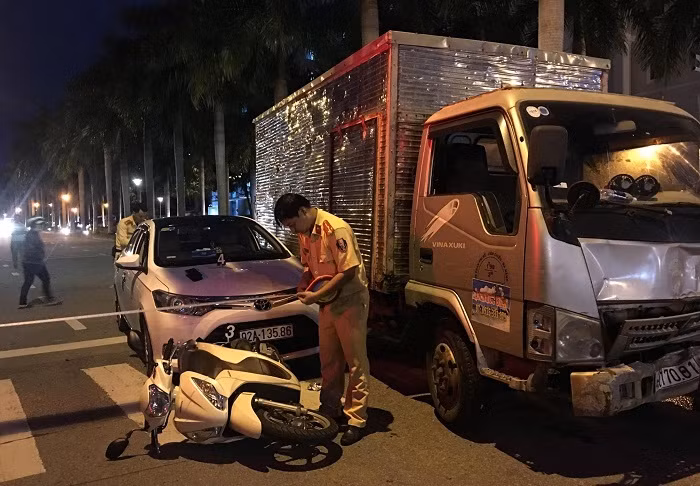 Cơ quan chức năng có mặt tại hiện trường để xử lý vụ việc