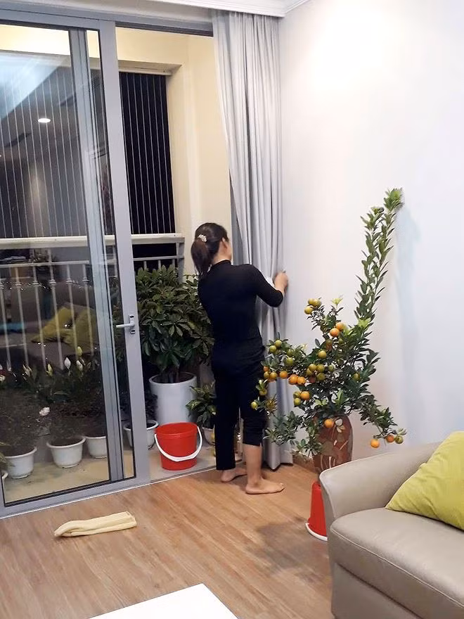 Dịch vụ vệ sinh, dọn dẹp nhà cửa 'hốt bạc' dịp cận Tết. Dịch vụ vệ sinh, dọn dẹp nhà cửa 'hốt bạc' dịp cận Tết.