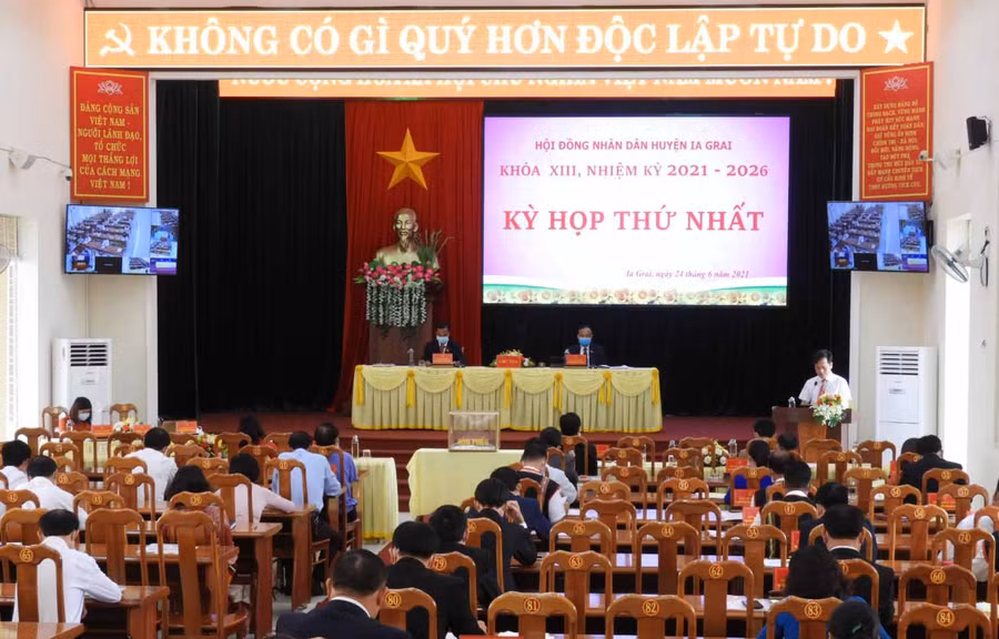 Quang cảnh Kỳ họp thứ nhất HĐND huyện Ia Grai khoá XIII (0016)