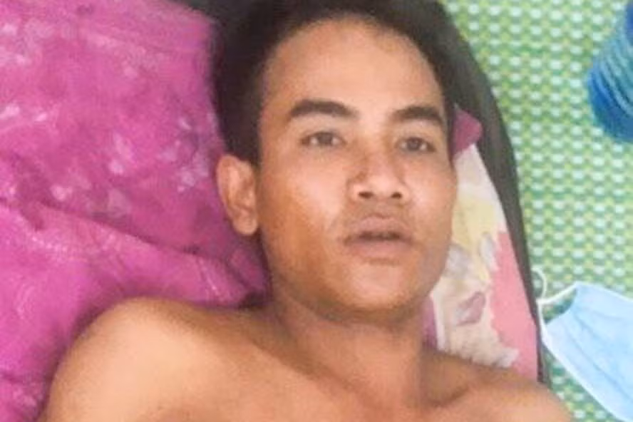  Bị can Hồ Văn Dên tại bệnh viện. Ảnh: Công an