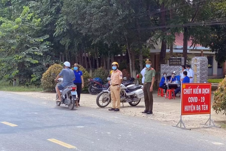 Chốt kiểm dịch tại H.Đạ Tẻh (Lâm Đồng). ẢNH: CTV