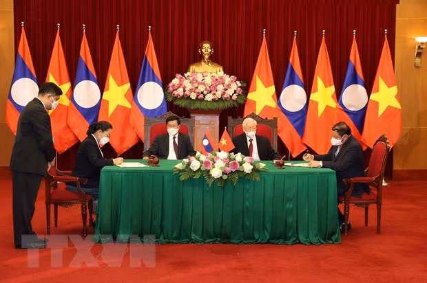  Lễ ký kết Kế hoạch hợp tác văn hóa nghệ thuật và du lịch giữa Bộ Văn hóa Thể thao và Du lịch Việt Nam và Bộ Thông tin Văn hóa và Du lịch Lào. (Ảnh: Trí Dũng/TTXVN)