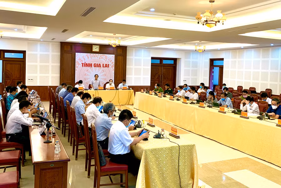 Quang cảnh Hội nghị kiểm điểm tình hình, kết quả khảo sát chỉ số đánh giá năng lực cạnh tranh cấp sở, ngành, địa phương thuộc tỉnh (DDCI). Ảnh: Hà Duy