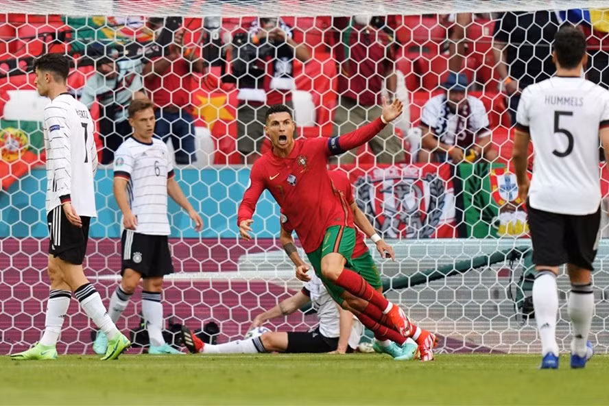 Cristiano Ronaldo đã lập kỷ lục tại EURO và đang hướng đến kỷ lục về số bàn thắng cho đội tuyển quốc gia. Ảnh: UEFA