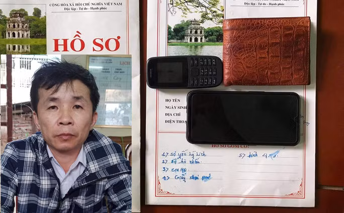  Kẻ giả danh công an mật và tang vật lừa đảo xin việc - Ảnh: Công an Thanh Hóa