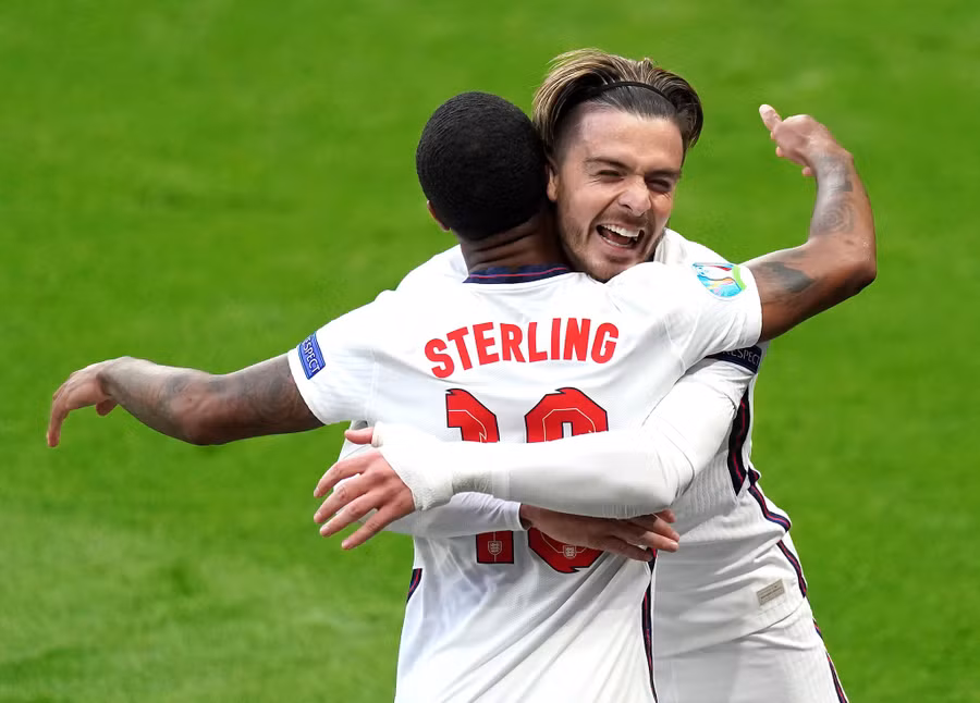 Sterling đang ghi 2 bàn thắng để giúp tuyển Anh vào vòng 1/8 - Ảnh: AFP