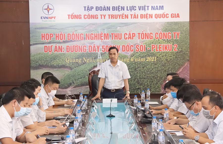 Họp Hội đồng nghiệm thu cấp Tổng Công ty Dự án đường dây 500 kV mạch 3 đoạn Dốc Sỏi-Pleiku 2. Ảnh: Hà Duy