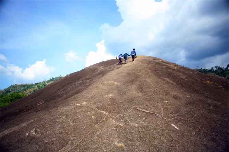 Đá Voi Yang-tao thuộc loại đá granit. Ảnh: Kiến Thức.